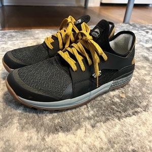 Men’s Lems sneaker size 11